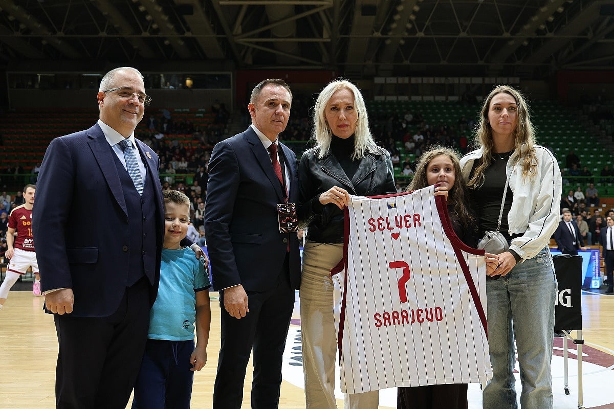 Emotivan gest u Sarajevu: Sestri prerano preminulog Selvera Džigala uručen dres