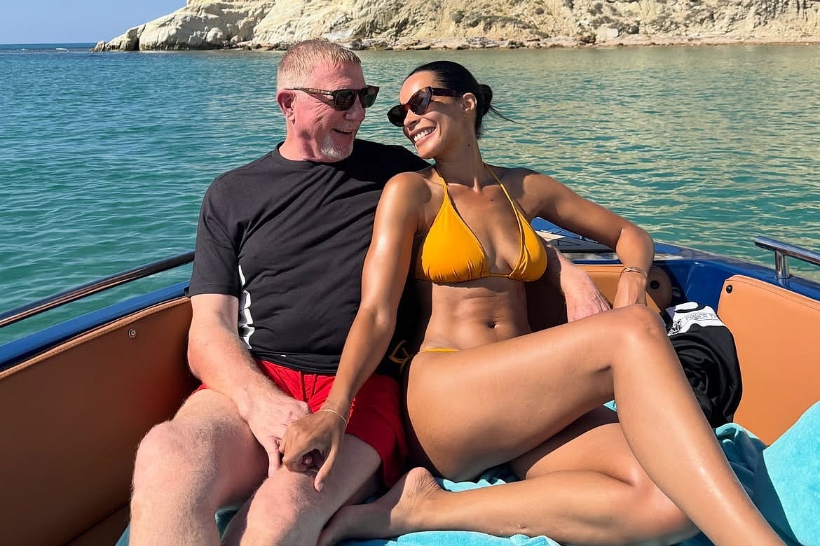Boris Becker s 22 godine mlađom suprugom uživa na Siciliji: U odličnom raspoloženju pozirali na jahti