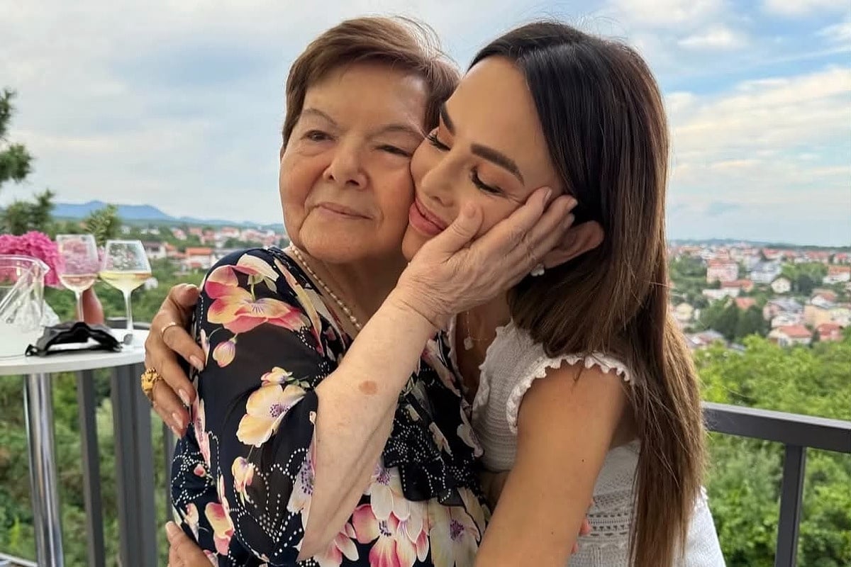 Severina pozirala u zagrljaju s majkom: Nisam mogla izbaciti nijednu fotku