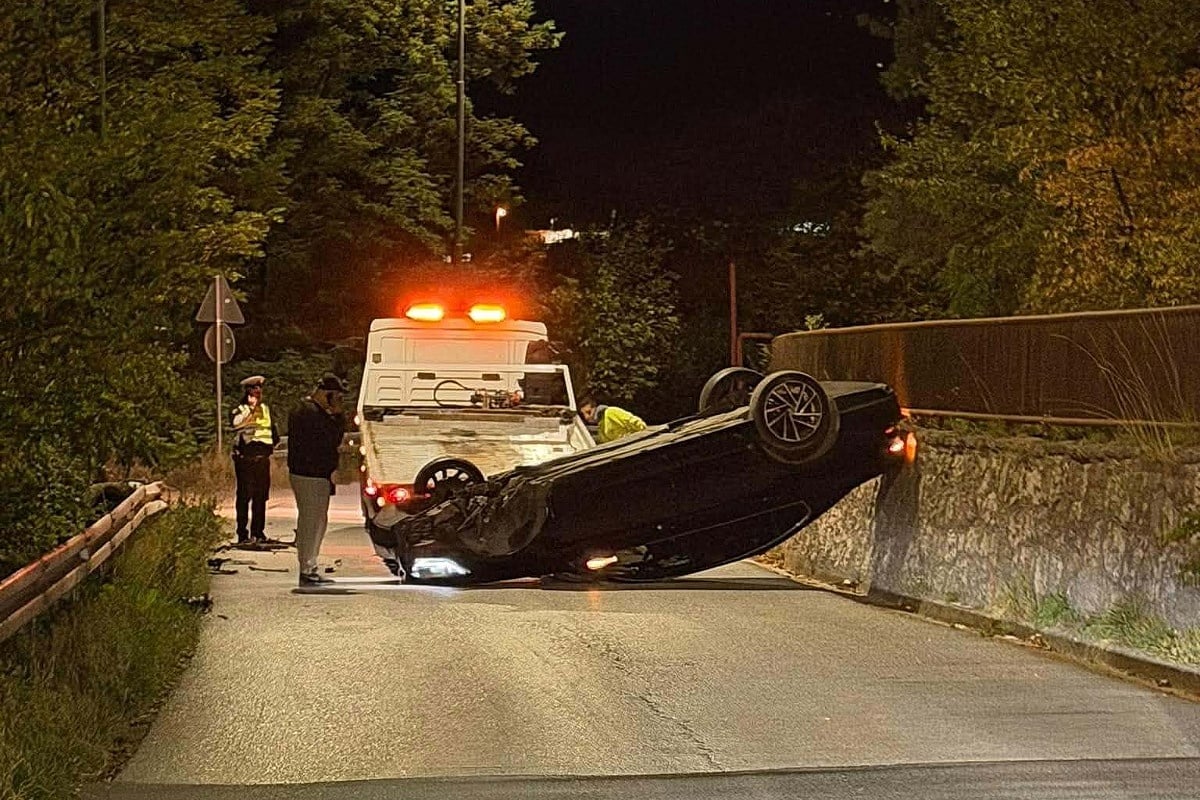 Motociklist poginuo kod Mostara, a u Sarajevu se vozilo prevrnulo na krov