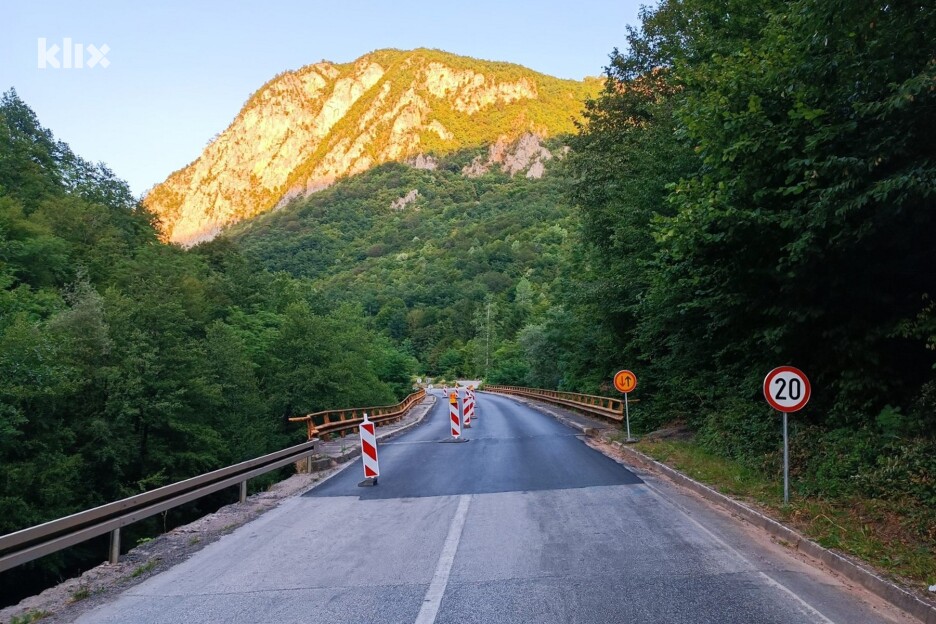 Most kod Sastavaka i dionica puta gdje je autobus s nogometnom ekipom 