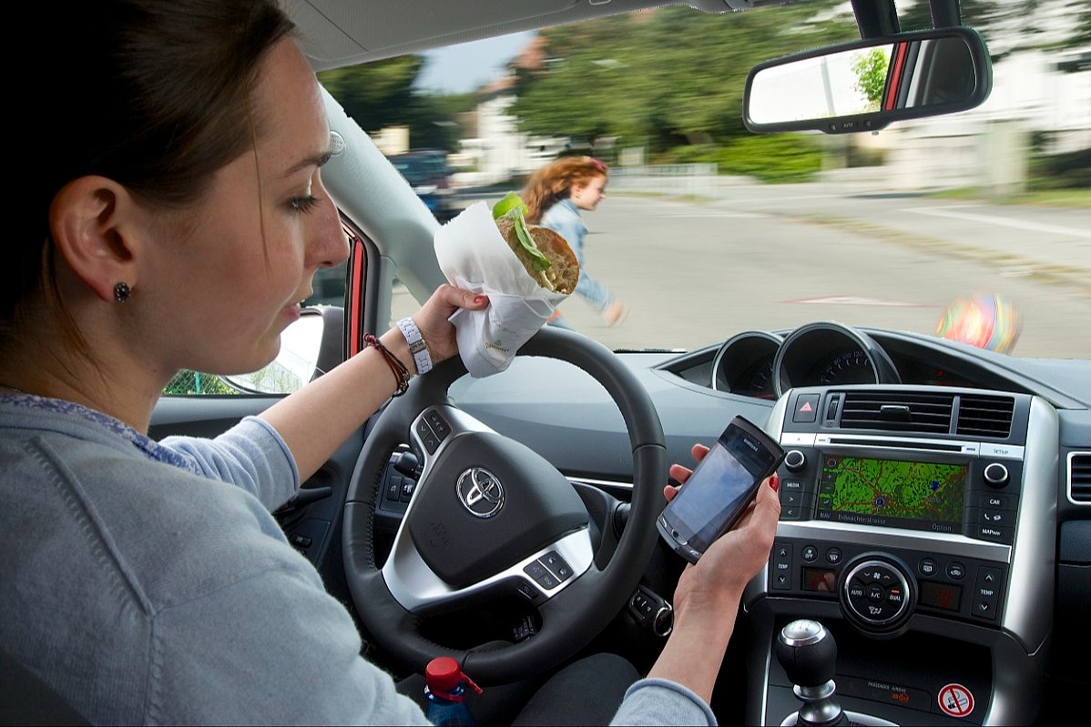 Znate li da pri brzini od 50 km/h, za samo sekundu nepažnje automobil pređe oko 14 metara naslijepo