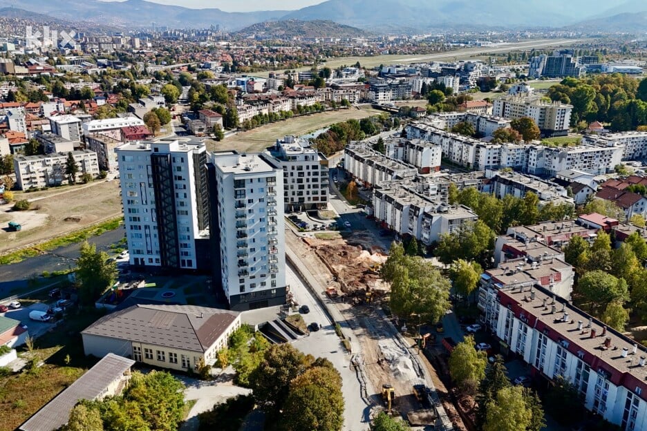Izgradnja kružnog toka na na raskrsnici ulica Samira Ćatovića Kobre i Blažujski drum, kod stare ćilimare, odnosno benzinske pumpe Proming (Foto: D. S./Klix.ba)