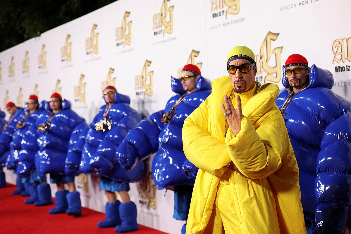 "Ali G" se vratio u velikom stilu: Sacha Baron Cohen na premijeru filma došao sav u žutom