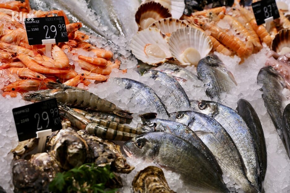 Ribarnica nudi veliki izbor svježe ribe i morskih plodova (Foto: I. Š./Klix.ba)