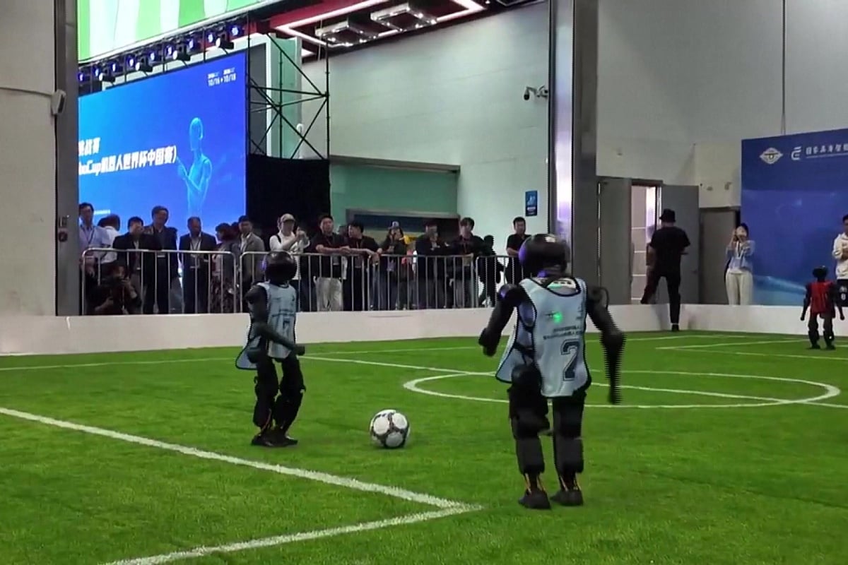 Roboti igraju fudbal, plešu i savladavaju prepreke: U Kini počelo veliko finale takmičenja