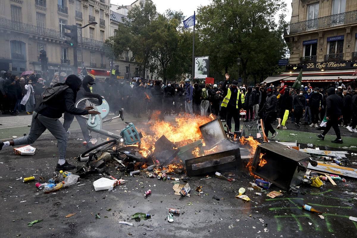 Francuska: Protesti protiv inflacije, pljačke luksuznih radnji i povrijeđeni demonstrant