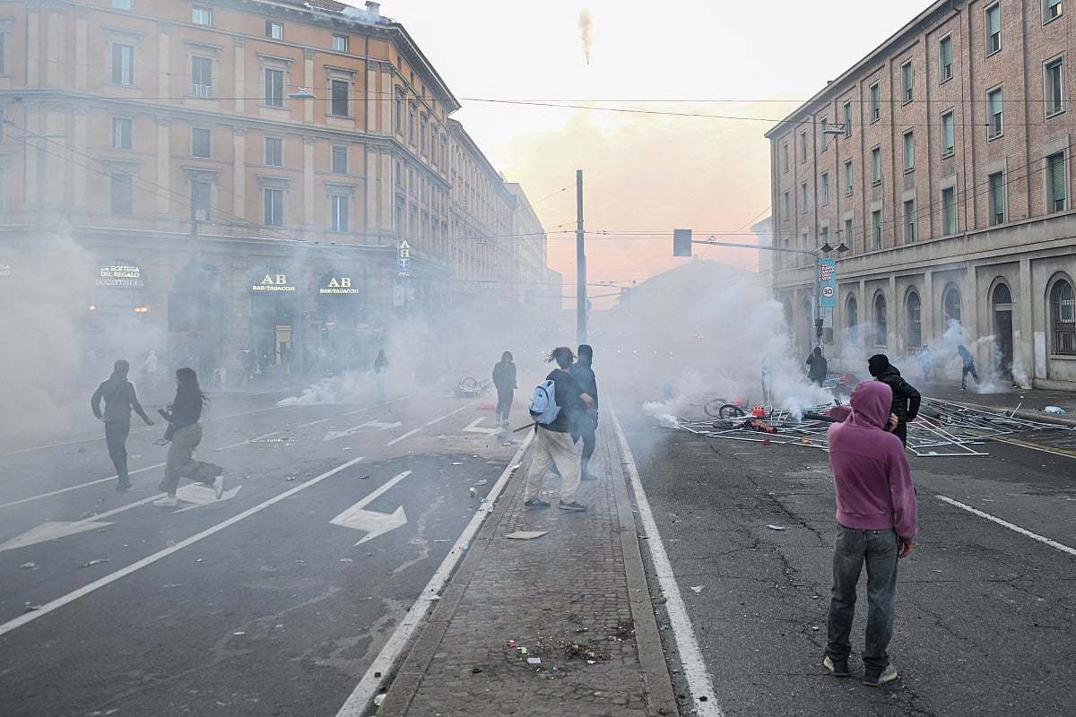Protesti u Italiji: sukobi s policijom u Milanu, suzavac na ulicama