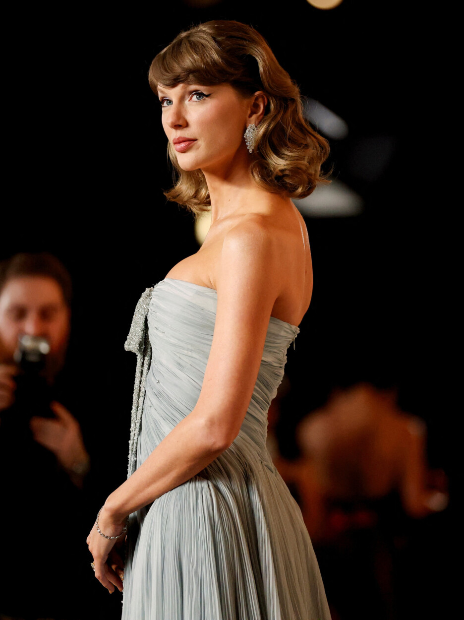 Taylor Swift s dijamantnim naušnicama na gala večeri u Los Angelesu (Foto: Reuters)