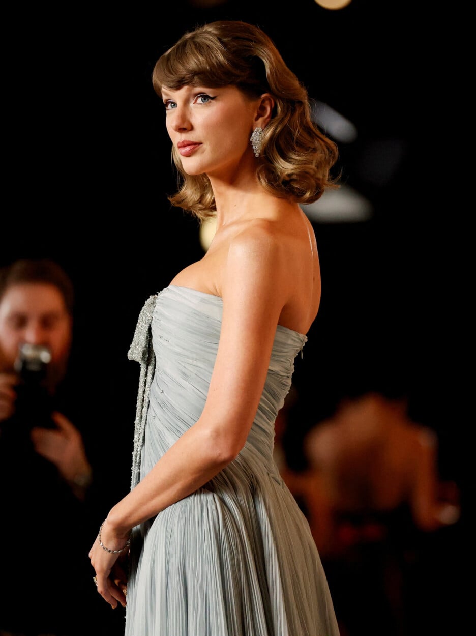 Taylor Swift s dijamantnim naušnicama na gala večeri u Los Angelesu (Foto: Reuters)