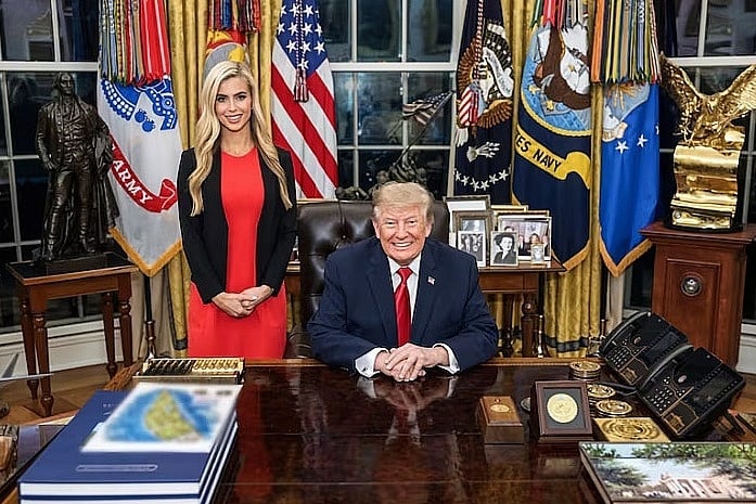 Trumpova petodnevna glasnogovornica na odlasku napravila problem: Šta se krije iza zamućene mape u Ovalnom uredu?