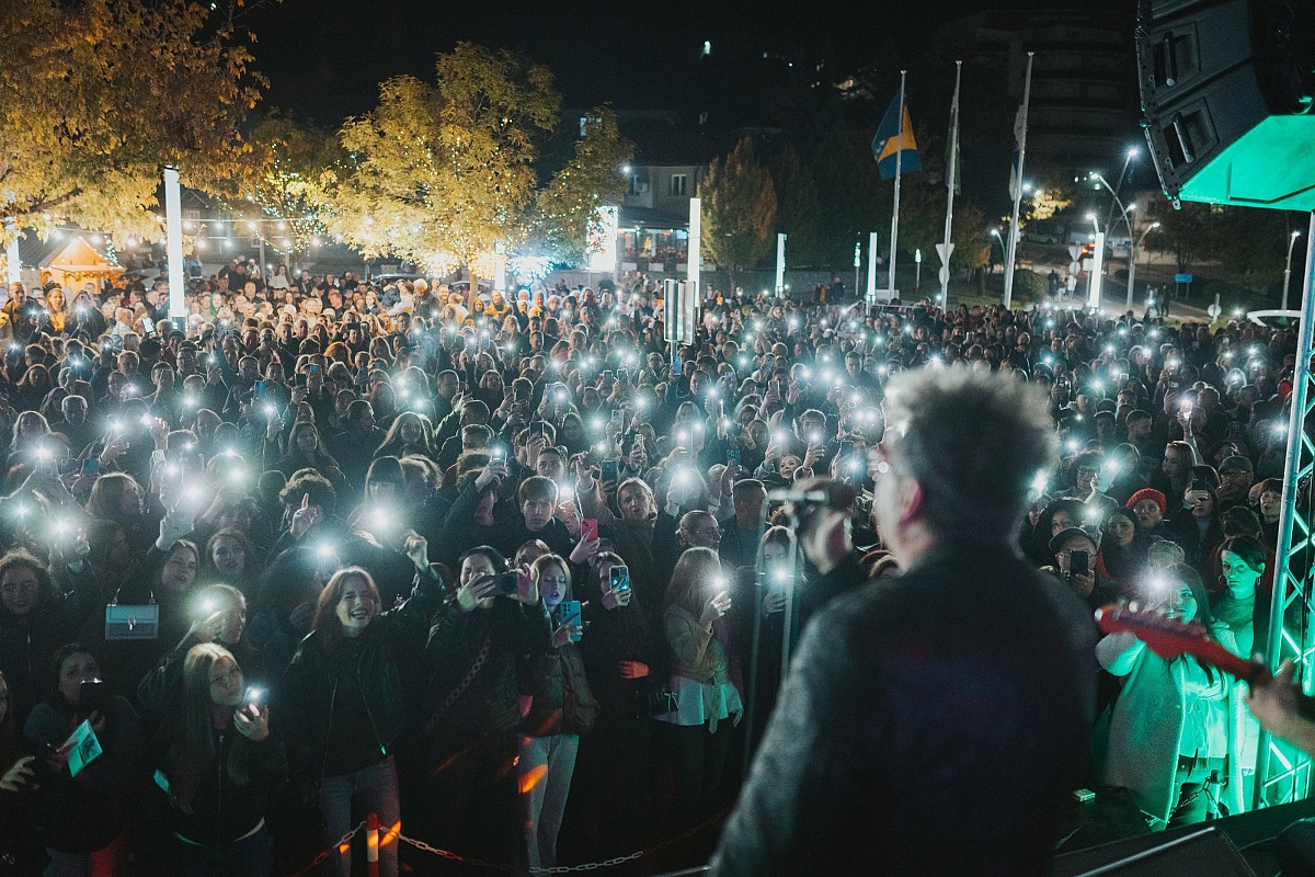 ChestNUT Fest u Cazinu spojio muziku, tradiciju, gastronomiju i druženje