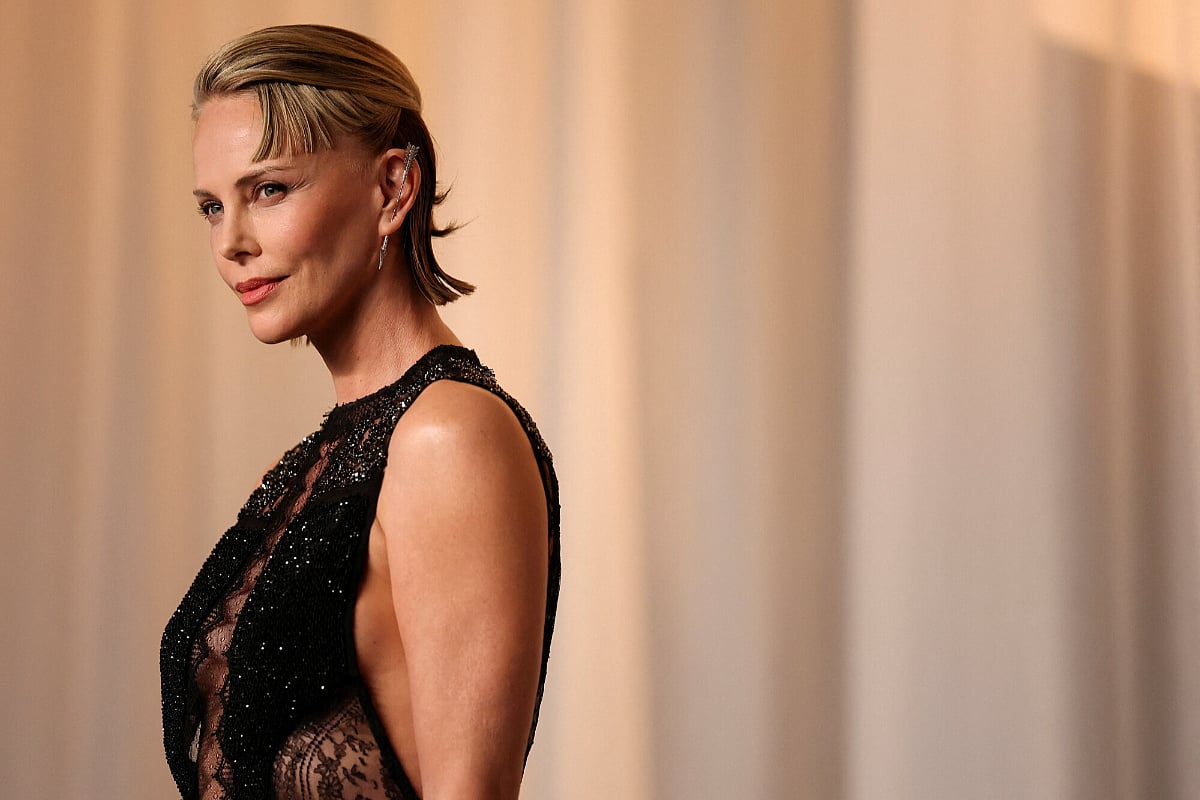 Charlize Theron pokazala da crna nikad ne izlazi iz mode: Na gali u Los Angelesu zablistala u prozirnoj čipki