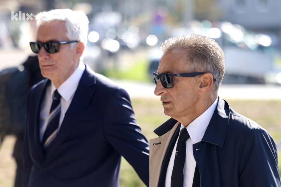 Osman Mehmedagić u pratnji advokata (Foto: S. S./Klix.ba)