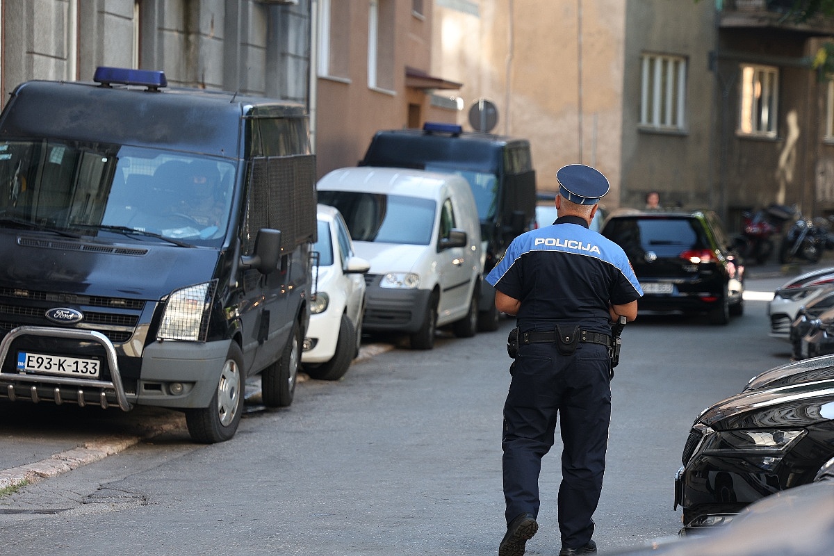 U Sarajevu uhapšen 44-godišnjak: Sumnjiči se za tešku krađu na drzak način i oštećenje tuđe stvari