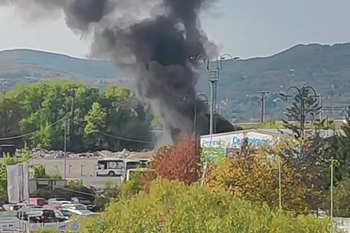 Požar u krugu Centrotransa na Stupu, gorio autobus