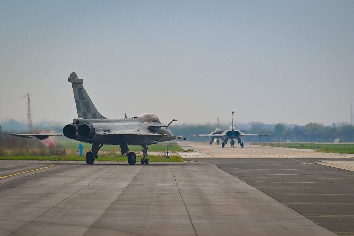 Hrvatski i francuski piloti Rafalea zajedno vježbaju zračnu borbu iznad Zagreba, prikazane vođene bombe od 250 kg