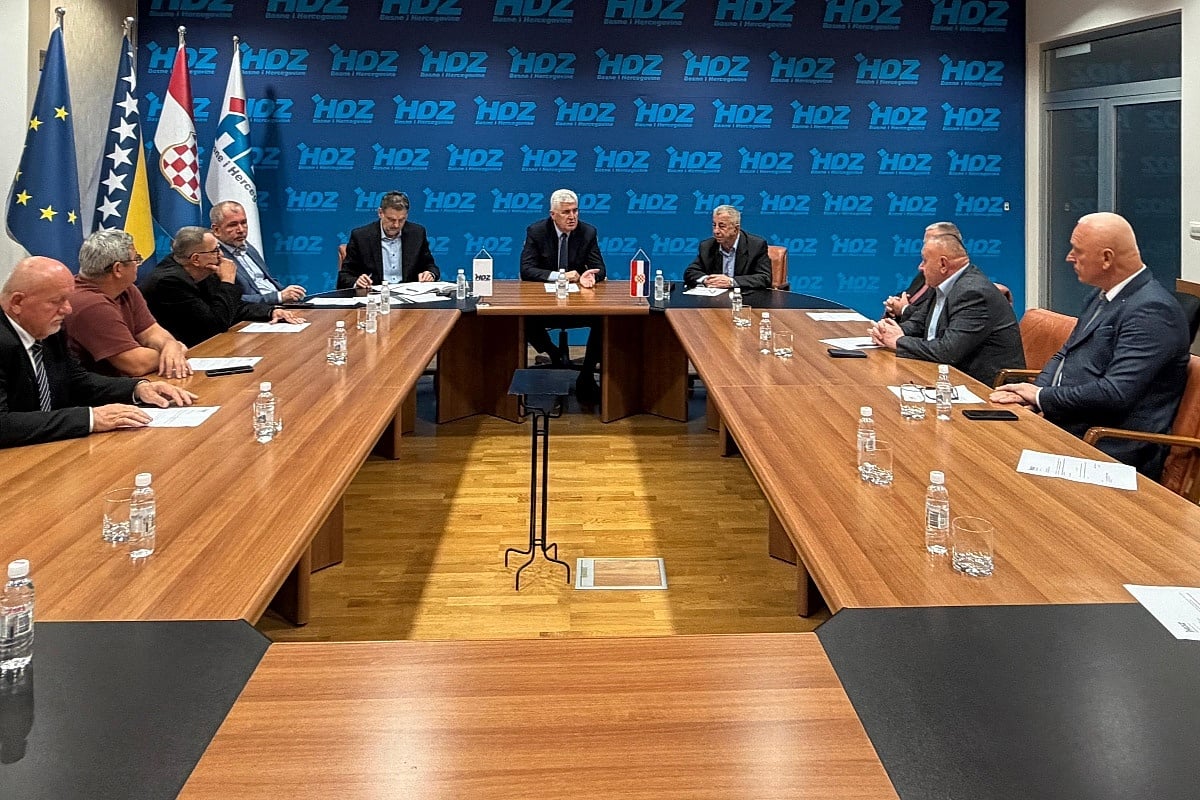 Čović na sjednici Kluba utemeljitelja HDZ-a BiH u Mostaru: Prioritet zaštita prava Hrvata