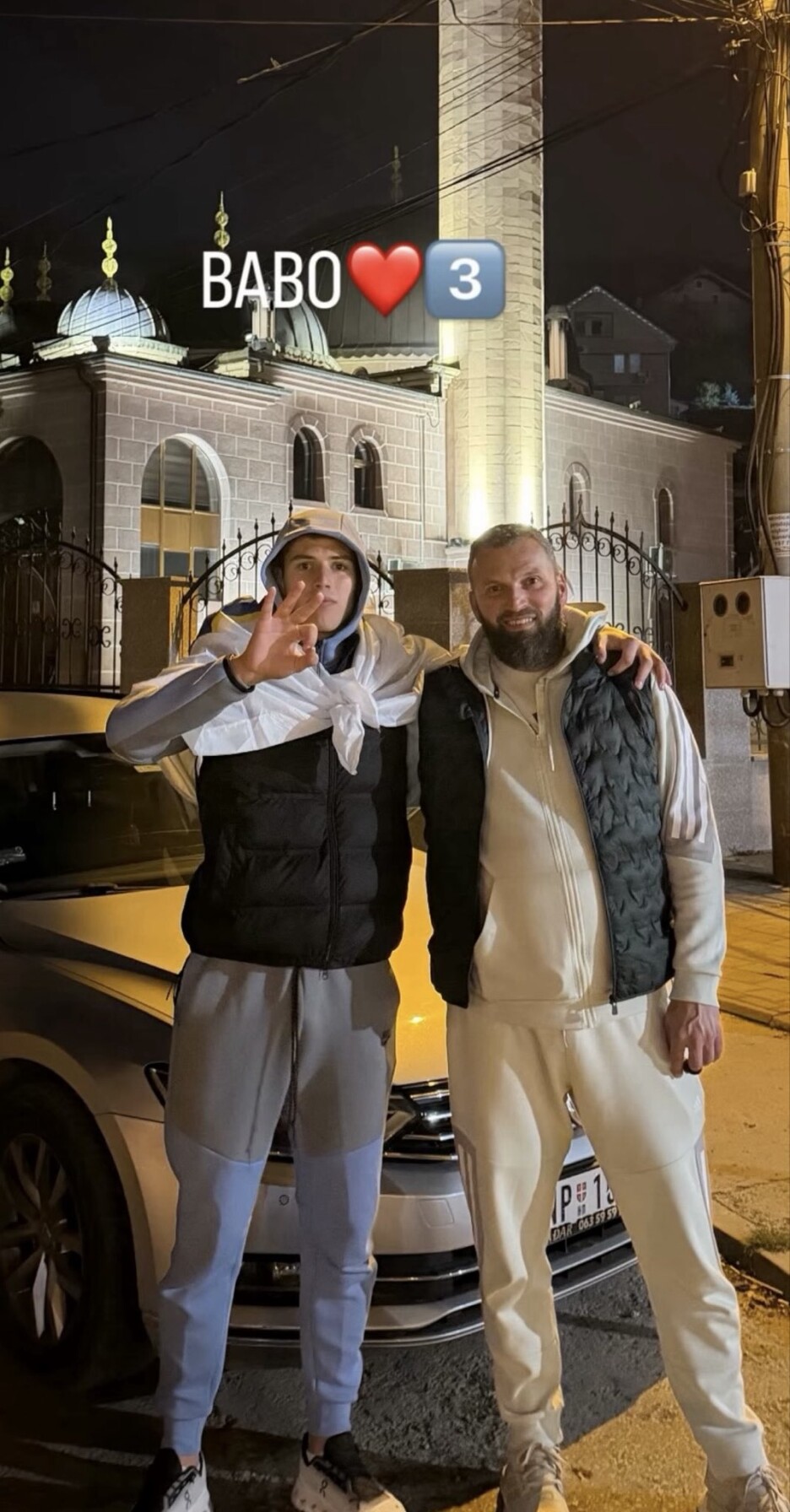 Ahmed Hadžimujović s ocem nakon izbora u Srbiji (Foto: Instagram)