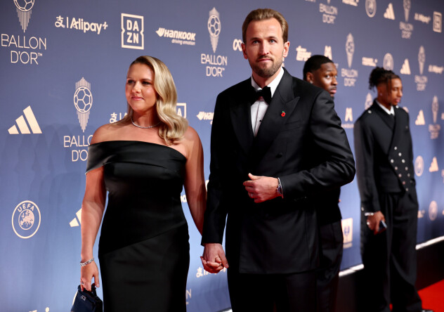 Harry Kane i Katie Goodland na crvenom tepihu 70. dodjele Zlatne lopte (Foto: EPA-EFE)