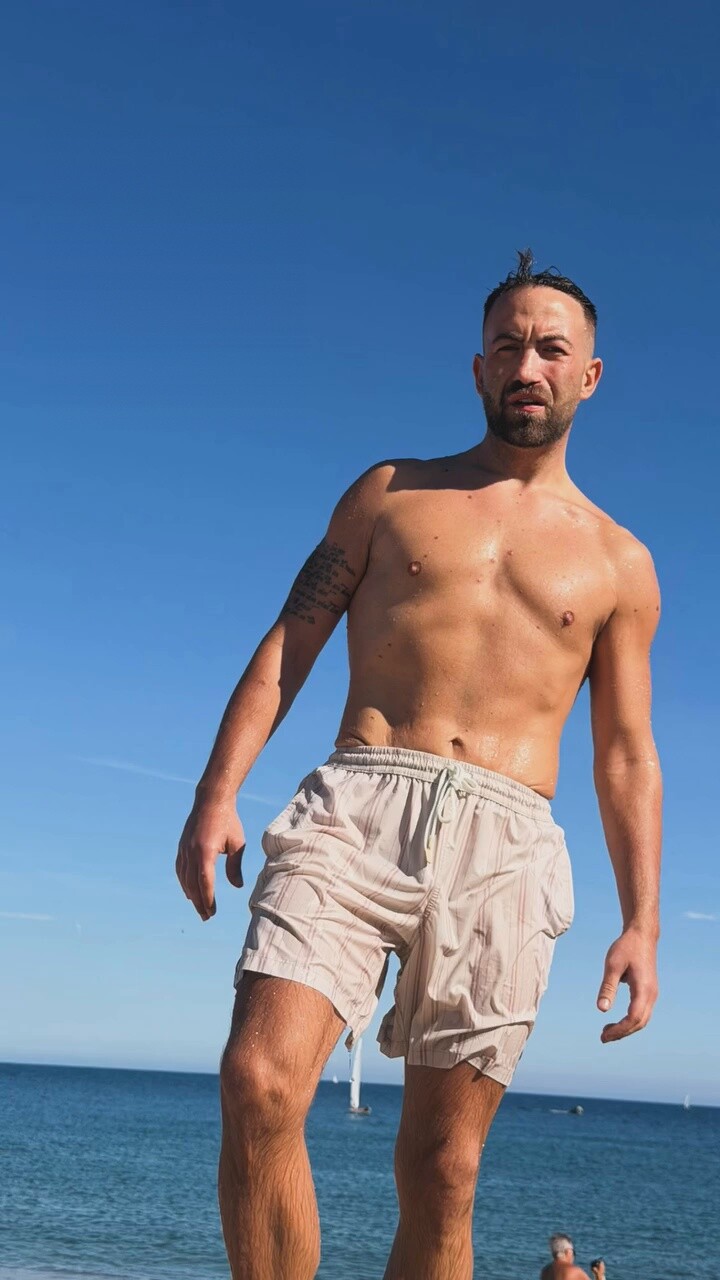 Rasta pozirao na plaži i pokazao svoju fizičku transformaciju (Foto: Instagram story)