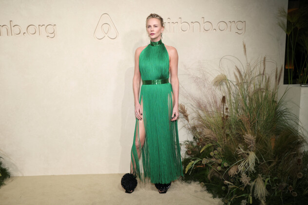 Charlize Theron u Givenchy haljini (Foto: Reuters)