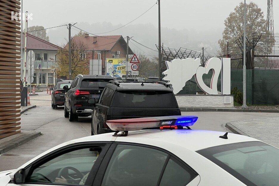 Odlazak ministra odbrane Guida Crosetta s aerodroma u Tuzli ka Brčkom (Foto: A. K./Klix.ba)