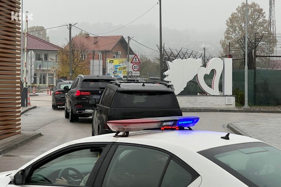 Odlazak ministra odbrane Guida Crosetta s aerodroma u Tuzli ka Brčkom (Foto: A. K./Klix.ba)
