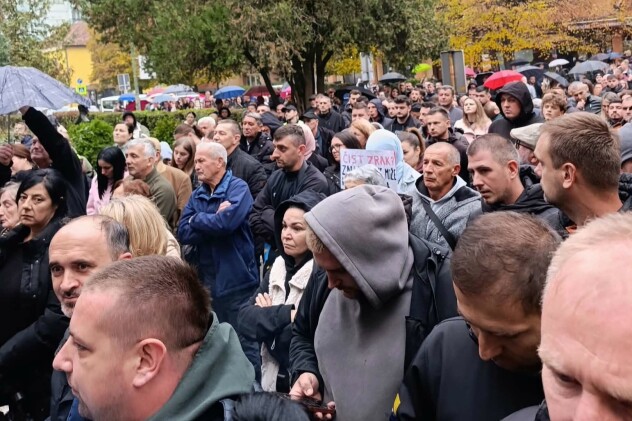 Građani na protestu u Goraždu zbog deponije Šišeta (Foto: E. A./Klix.ba)
