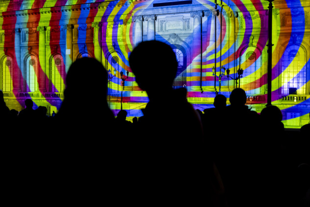 Svjetlosno-zvučna predstava 'Intelligences in Motion' na fasadi Musee d'art et d'histoire u Ženevi. (Foto: EPA-EFE)