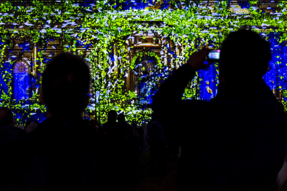 Svjetlosno-zvučna predstava 'Intelligences in Motion' na fasadi Musee d'art et d'histoire u Ženevi. (Foto: EPA-EFE)