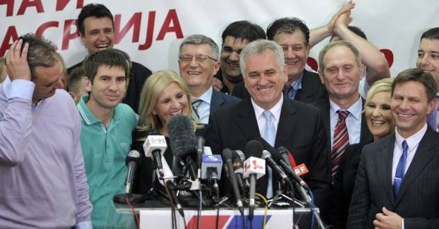 Tomislav Nikolić slavi pobjedu (Foto: AFP)