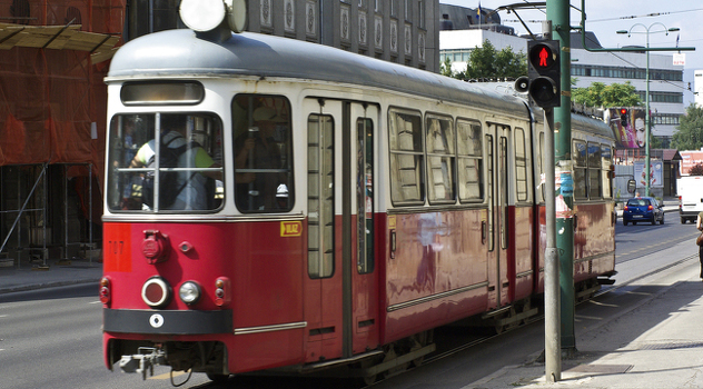 Valentin Inzko je osigurao osam tramvaja za Sarajevo, ali prije 15 godina