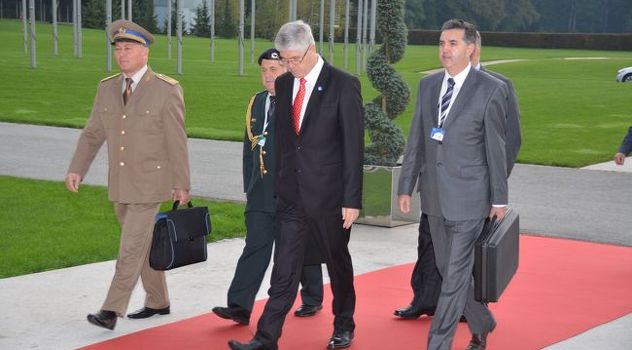 Osmić: Vrijeme je da školujemo sopstvene oficire