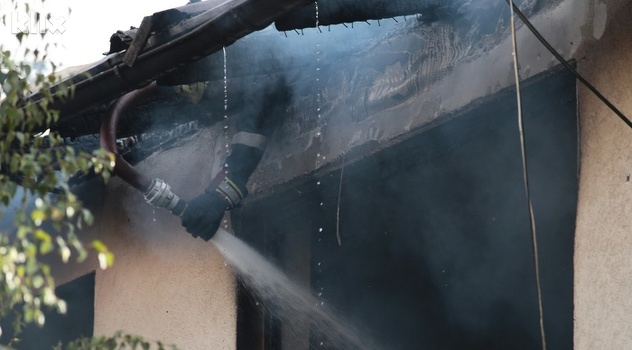 Jučerašnji požar na Grbavici (Foto: Klix.ba)