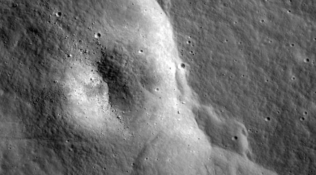 Jedna od najnovijih pukotina na Mjesečevoj površini (Foto: LRO/NASA)