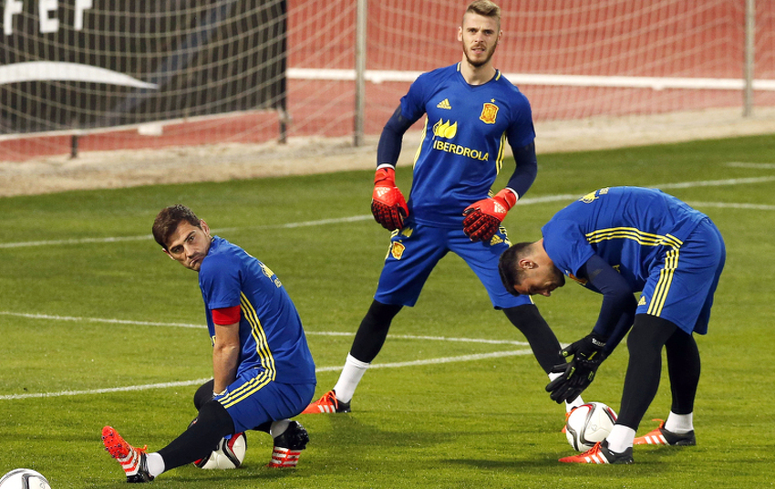Španci igraju protiv Engleza (Foto: EPA)