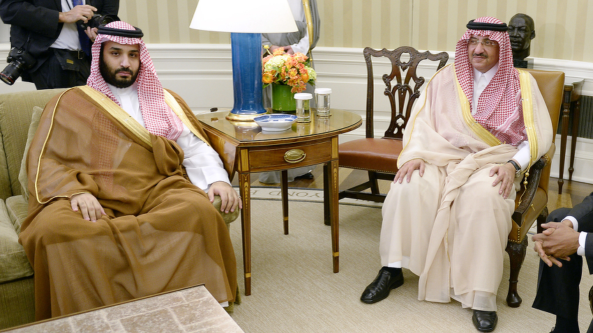 Muhammed bin Salman (lijevo), saudijski princa i najmlađi ministar odbrane na svijetu (Foto: EPA)