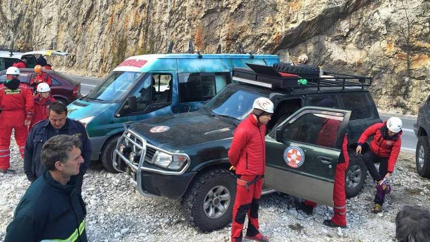 Detalj sa današnje akcije izvlačenja automobila (Foto: Interventna spasilačka služba Mostar)