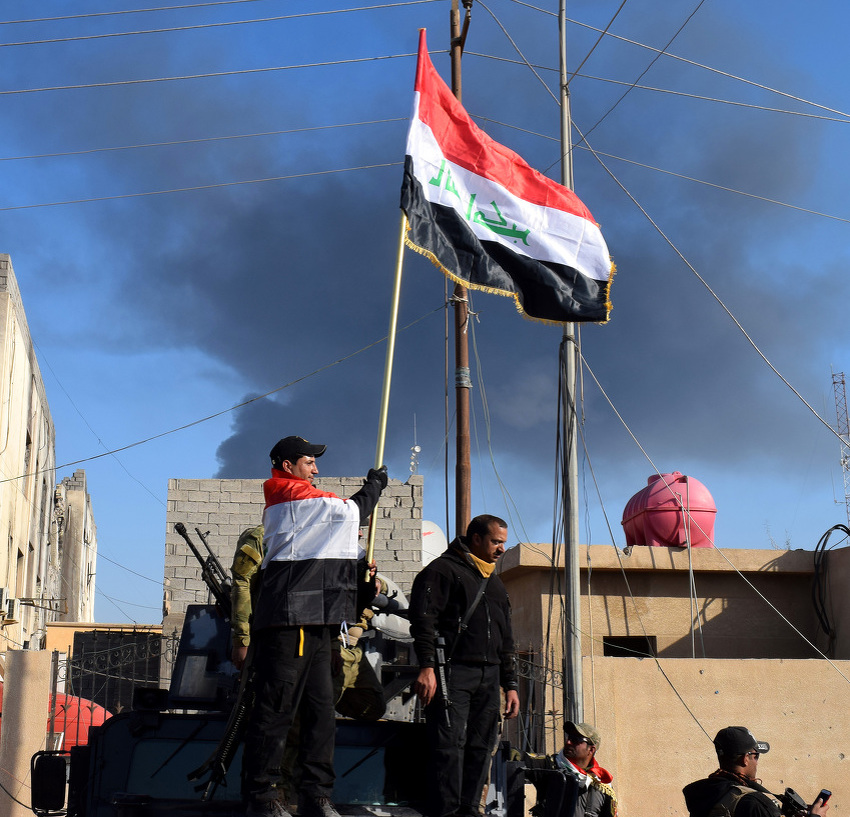 Iračke zastave vijorile su se Ramadijem nakon oslobađanja grada (Foto: EPA)