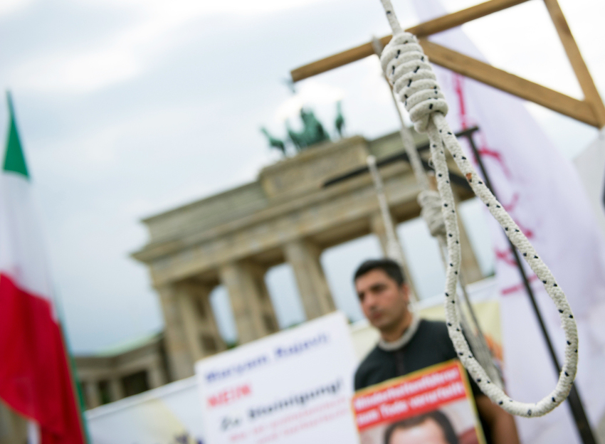 Protesti protiv smrtnih kazni u Iranu održani u Berlinu (Foto: EPA)