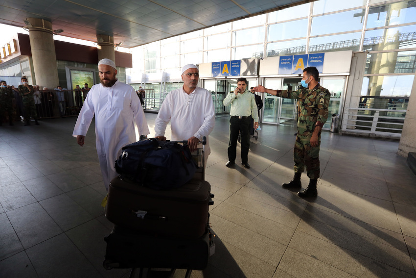Šiitski vjernici na Teheranskom aerodromu prilikom povratka sa prošlogodišnjeg hadža (Foto: EPA)