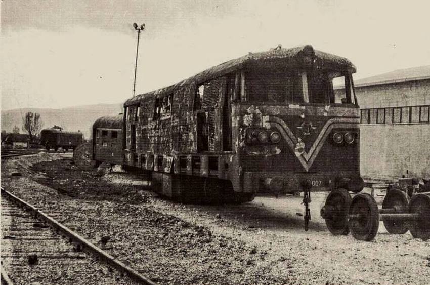 Ostaci lokomotive koja se zapalila 14. februara 1971. u tunelu Vranduk (Foto: Srećko Ignjatović)