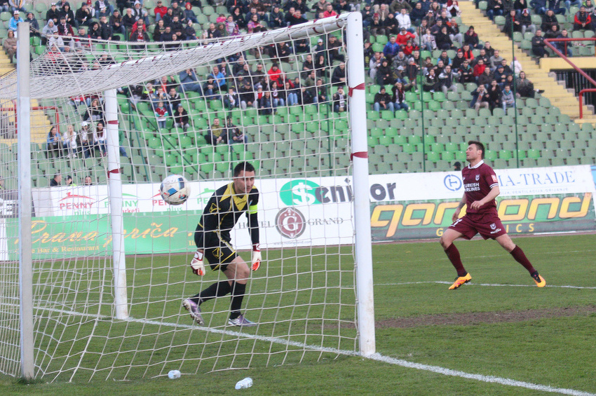Leon Benko postiže gol protiv Slavije (Foto: Arhiv/Klix.ba)