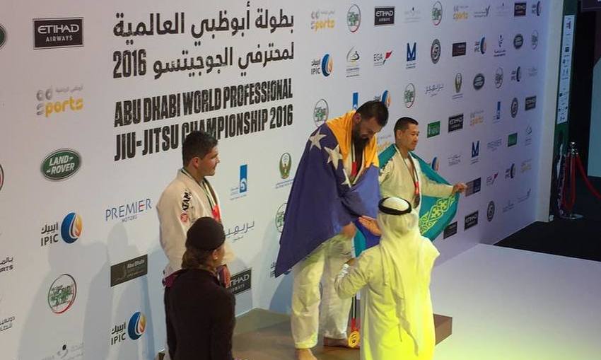 Almir KapiÄ osvojio titulu svjetskog prvaka u open diviziji jiu jitsu takmiÄenja u Abu Dhabiju