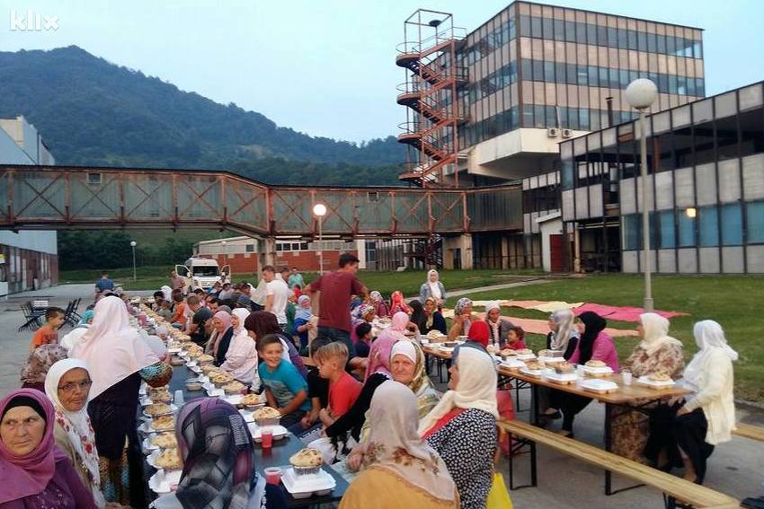 Iftar u Potočarima (Foto: Klix.ba)