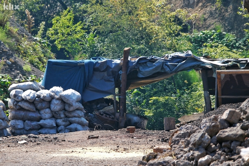 Jedan od ilegalnih rudnika (Foto: Klix.ba)