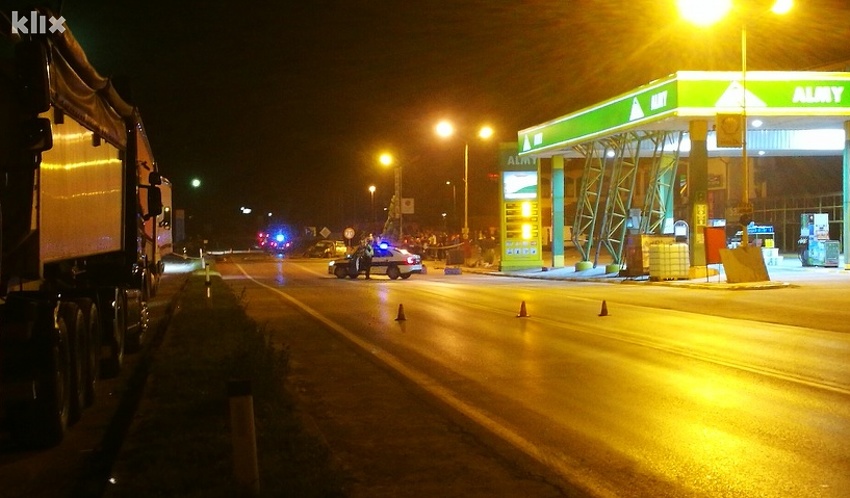 Dionica M-17 - Poslovna zona "Pečuj" za vrijeme policijskog uviđaja (Foto: Arhiv/Klix.ba)