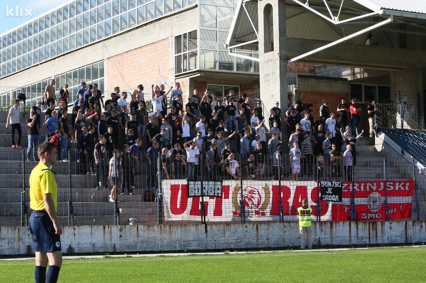 Navijači Zrinjskog na utakmici protiv Metalleghea u Travniku (Foto: Arhiv/Klix.ba)