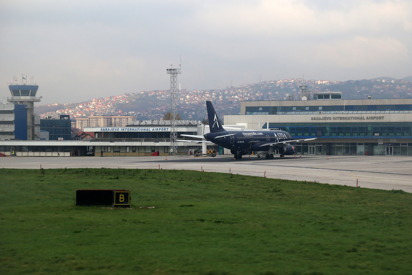 Terminal A i Terminal B (pogled sa piste)